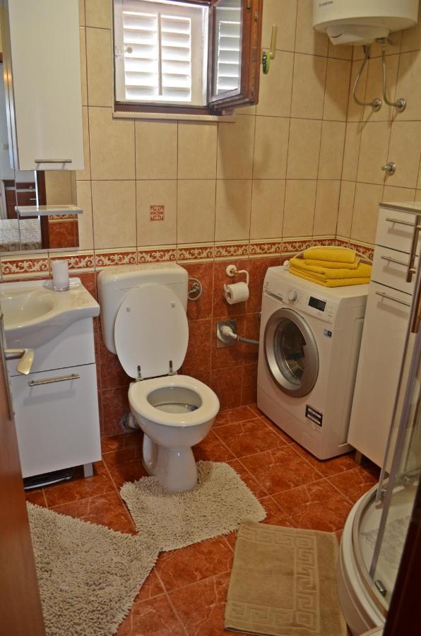 Apartments Rina - Kneze Račišće Esterno foto