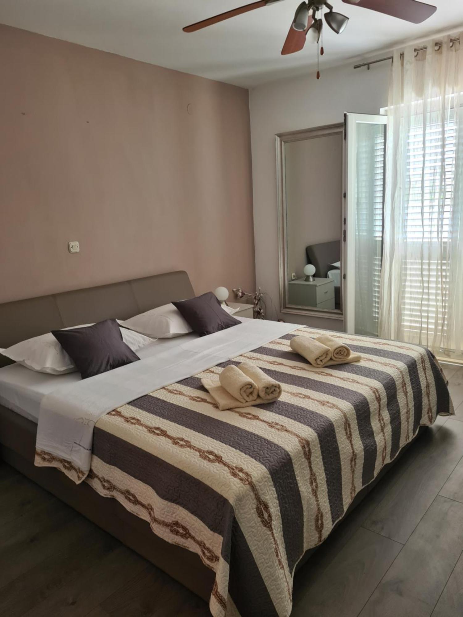 Apartments Rina - Kneze Račišće Camera foto